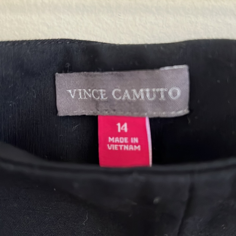 NWOT Vince Camaro Side Zip Capris - Picture 2 of 3